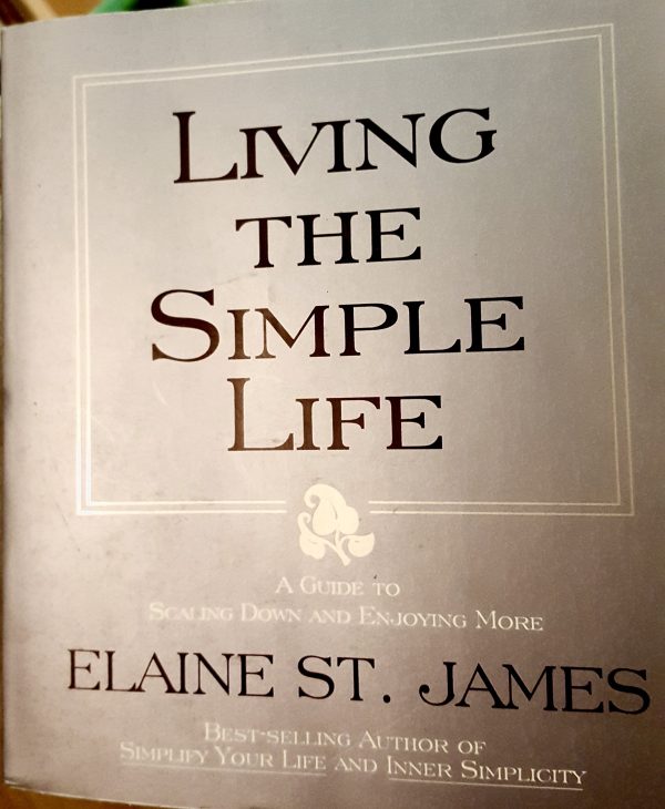 Living the Simple Life: A Guide to Scaling Down and Enjoying More [Paperback] St. James, Elaine