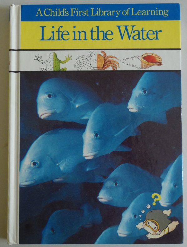 Life in the Water (Child's First Library of Learning) [Hardcover] Gakken