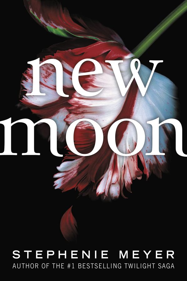 New Moon (The Twilight Saga) [Paperback] Meyer, Stephenie