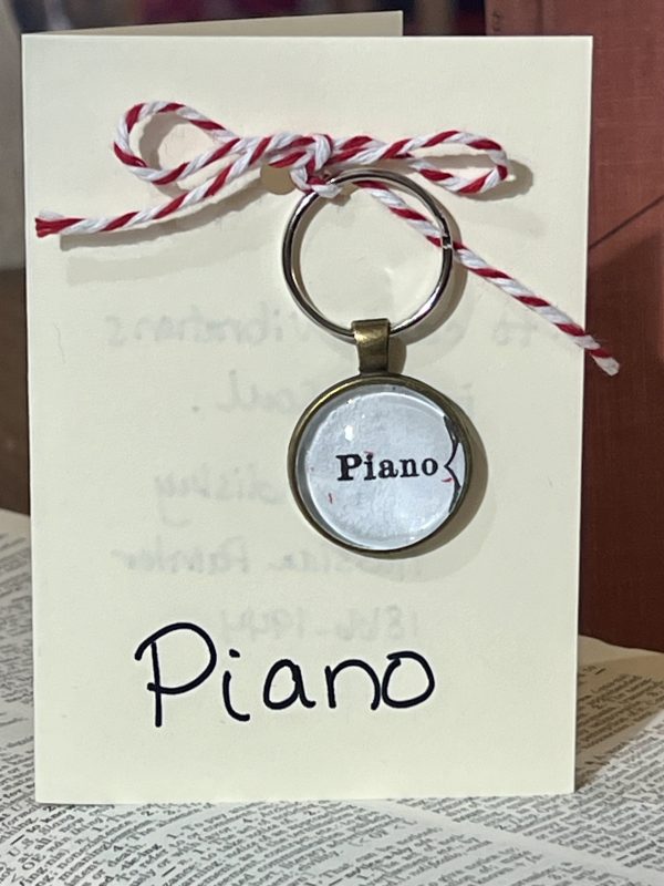 Piano Keychain with quote inside by W. Kandinsky (1866-1944)