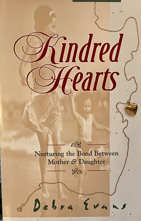 Kindred Hearts: Nurturing the Bond Between Mother & Daughter Evans, Debra