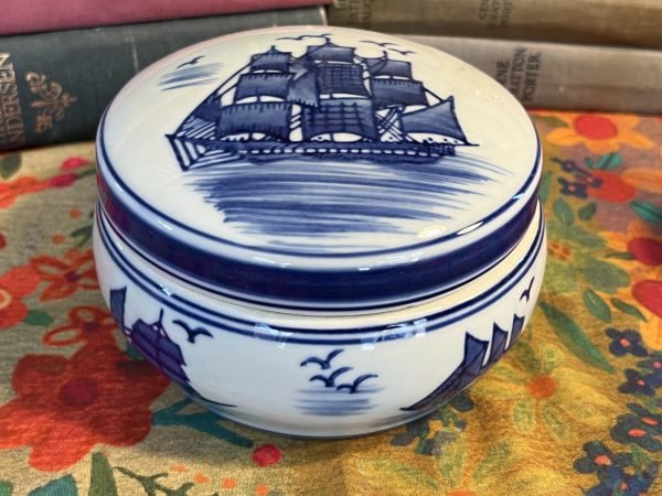 Blue Trinket Dish with Lid - Ship (R706)