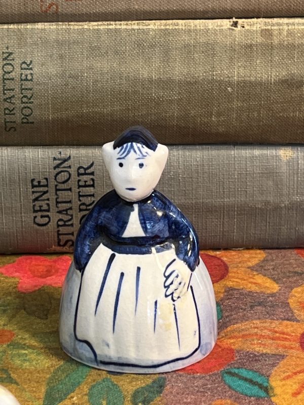 Little Dutch Lady Bell (R710)