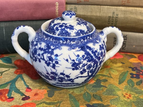 Blue Floral Small Trinket Dish with 2 handles and lid (S723)