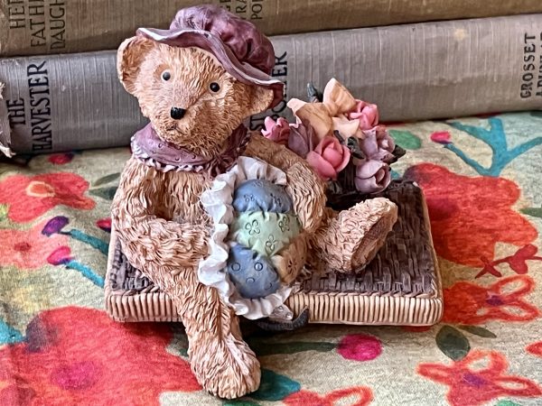 Teddy Bear with Roses Figurine (R124)
