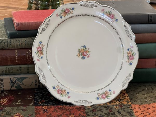 Vintage Homer Laughlin Virginia Rose 9" Plate (S2001)