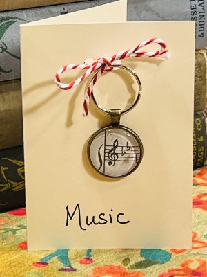 Music Keychain with Gift Card - "Oemusica vita est" (Latin) ~ "Music is life!"