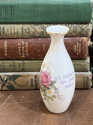 Beautiful Rose Vase "A Mother's Love Grows Forever"