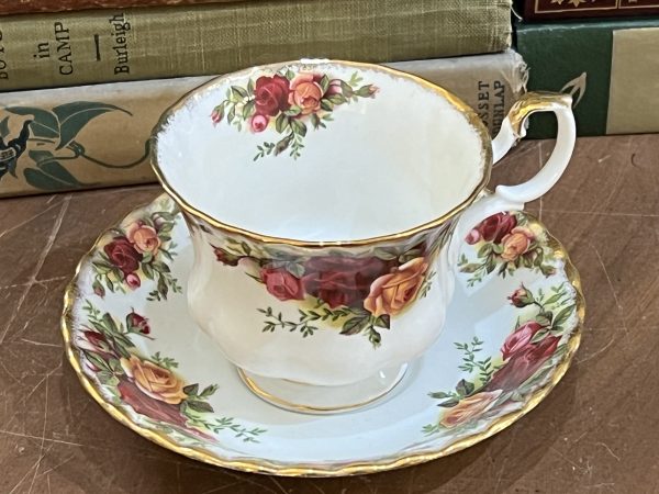 Royal Albert "Old Country Roses" Bone China England Teacup and Saucer