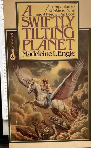 A Swiftly Tilting Planet: (National Book Award Winner) (A Wrinkle in Time Quintet, 4) [Mass Market Paperback] L'Engle, Madeleine