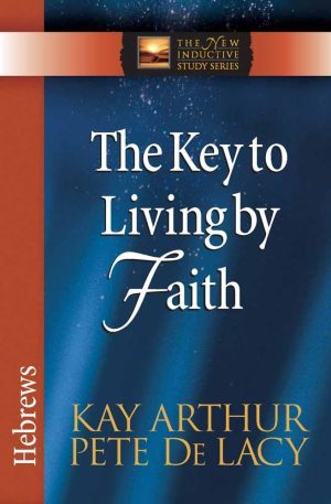The Key to Living by Faith: Hebrews (The New Inductive Study Series) [Paperback] Arthur, Kay and De Lacy, Pete