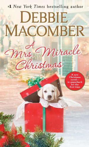 A Mrs. Miracle Christmas: A Novel [Mass Market Paperback] Macomber, Debbie