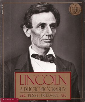 Lincoln: A Photobiography [Paperback] Russell Freedman