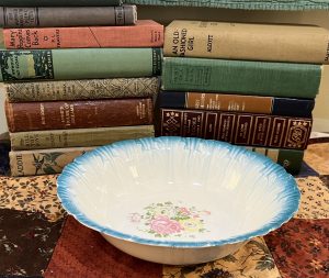 Fading Blue Edged Floral Serving Bowl (Homer Laughlin D48 N8) (S730)