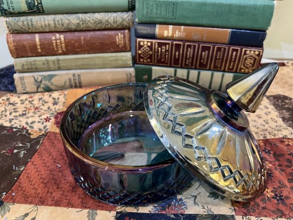 Beautiful Blue Depression Glass Candy Dish with Pointed Lid (S731)