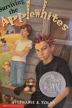 Surviving the Applewhites [Paperback] Stephanie Tolan