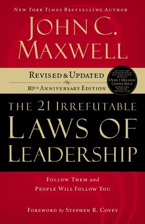 The 21 Irrefutable Laws of Leadership: Follow Them and People Will Follow You [Paperback] Maxwell, John C.