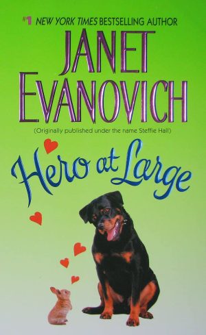 Hero at Large [Mass Market Paperback] Evanovich, Janet