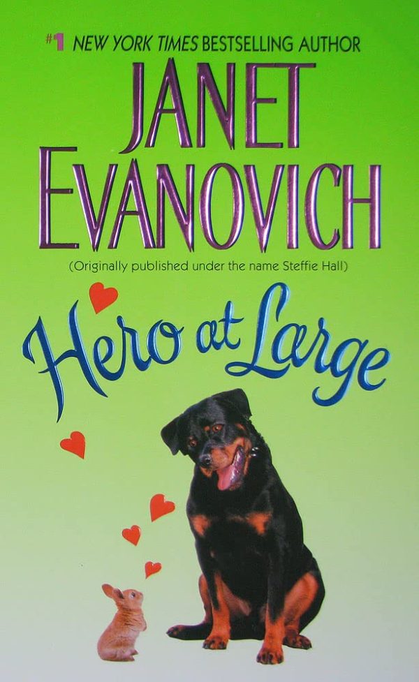 Hero at Large [Mass Market Paperback] Evanovich, Janet