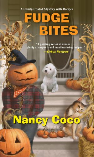 Fudge Bites (A Candy-coated Mystery) [Mass Market Paperback] Coco, Nancy
