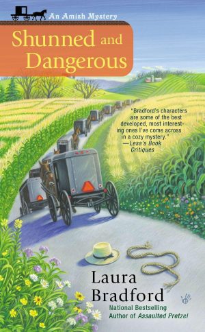 Shunned and Dangerous (An Amish Mystery) [Mass Market Paperback] Bradford, Laura