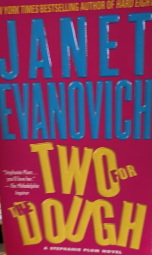 Two for the Dough (Stephanie Plum, No. 2) (Stephanie Plum Novels) [Mass Market Paperback] Evanovich, Janet