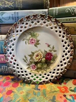 Gorgeous Lattice Rose Dinner Plate (S802) ~ 50% off with vintage coupon