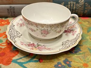 Gorgeous Floral Tea Cup with Saucer with Scalloped Edging (S866) ~ 50% off with vintage coupon