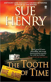 The Tooth of Time: A Maxie and Stretch Mystery Henry, Sue