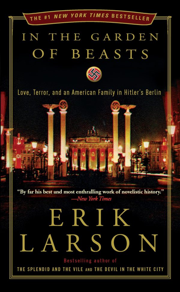 In the Garden of Beasts: Love, Terror, and an American Family in Hitler's Berlin [Paperback] Larson, Erik