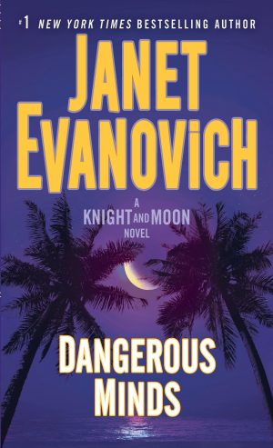 Dangerous Minds: A Knight and Moon Novel [Mass Market Paperback] Evanovich, Janet