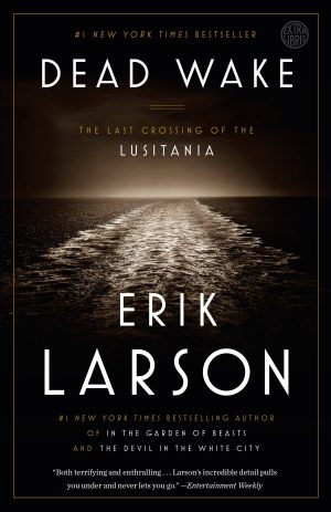 Dead Wake: The Last Crossing of the Lusitania [Paperback] Larson, Erik