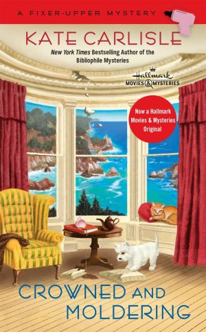 Crowned and Moldering (A Fixer-Upper Mystery) [Mass Market Paperback] Carlisle, Kate