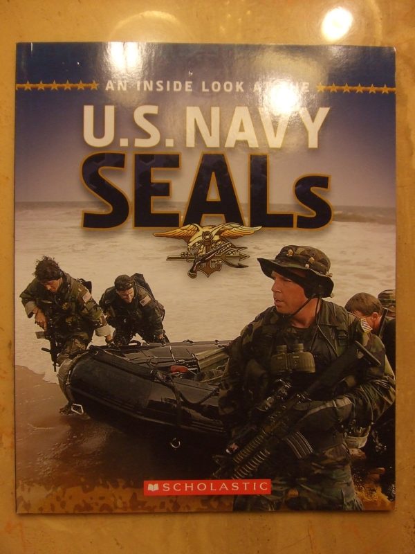 An Inside Look At the U.S. Navy Seals [Paperback] Joe Funk