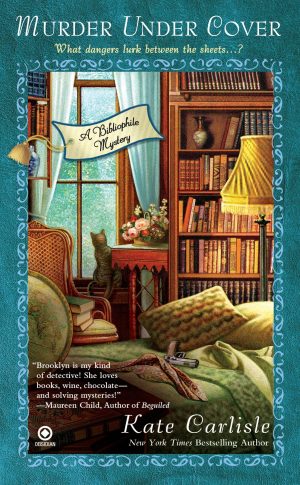 Murder Under Cover: A Bibliophile Mystery [Mass Market Paperback] Carlisle, Kate