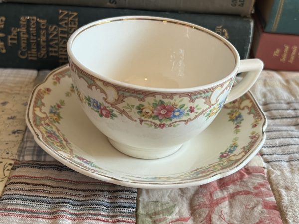 Beautiful Floral Teacup with Saucer ~ 50% off with vintage coupon (S925)