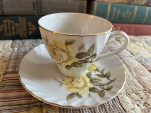 Sweet Rose Teacup with Saucer - Yellow Rose ~ 50% off with vintage coupon (S933)