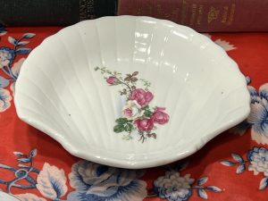 Gorgeous Shell Rose Trinket Dish ~ 50% off with vintage coupon (S906)