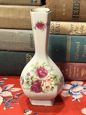 Beautiful Rose Bud Vase ~ 50% off with vintage coupon ~ 50% off with vintage coupon (S914)