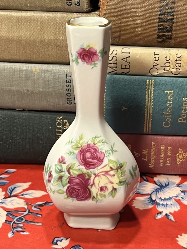 Beautiful Rose Bud Vase ~ 50% off with vintage coupon ~ 50% off with vintage coupon (S914)