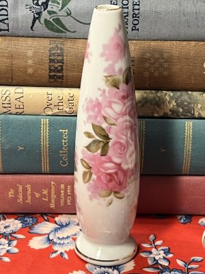 Elegeant Rose Bud Vase ~ 50% off with vintage coupon (S911)