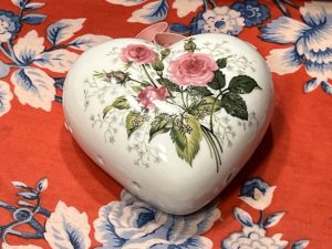Vintage Heart Rose Powder Hanging (Holes on side) ~ 50% off with vintage coupon (S905)
