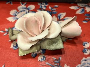 Rose & Rosebud Boutineer ~ 50% off with vintage coupon (S889)