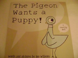 The Pigeon Wants a Puppy [Paperback] Mo Willems