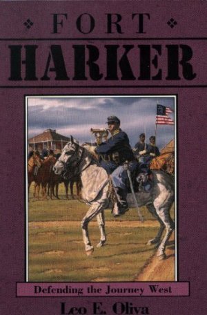 Fort Harker [Paperback] Oliva, Leo E.