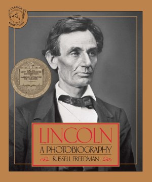 Lincoln: A Newbery Award Winner [Paperback] Freedman, Russell