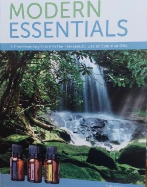 Modern Essentials a Contemporary Guide to the Therapeutic Use of Essential Oils [Hardcover] Aroma Tools